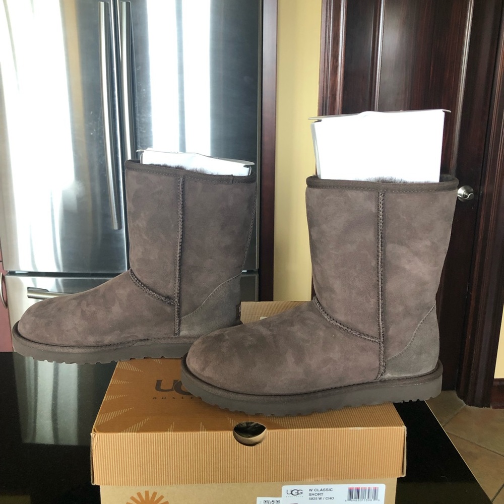 UGG Suede Classic Short Boots - Chocolate Size 8